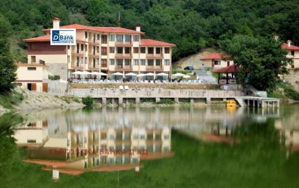 Продава  хотел с. Усойка, област Кюстендил
      690 кв.м