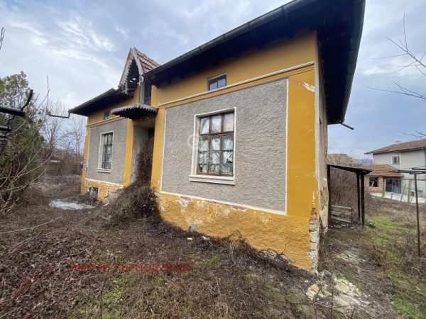 Продава къща, с. върбица, област велико търново
