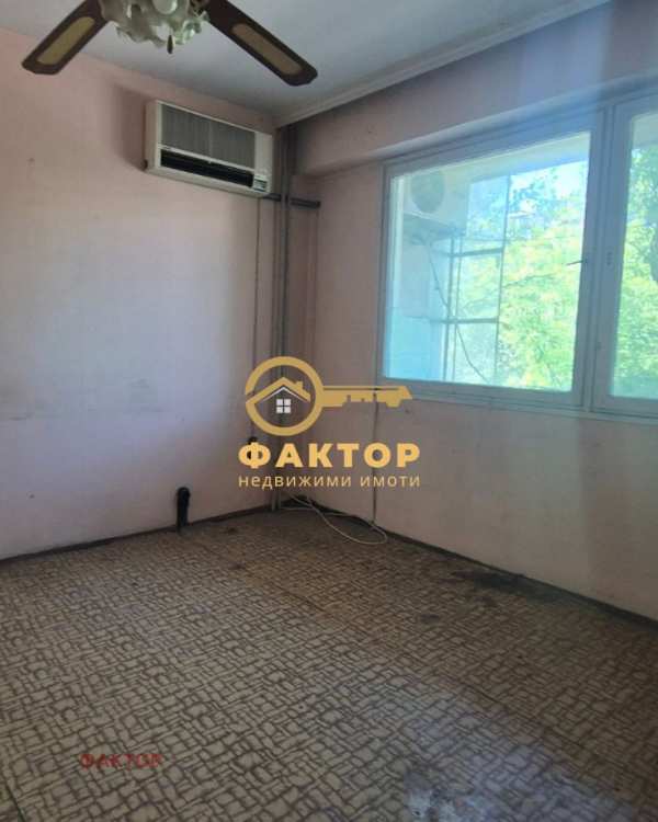 Продава етаж от къща, гр. пловдив, център