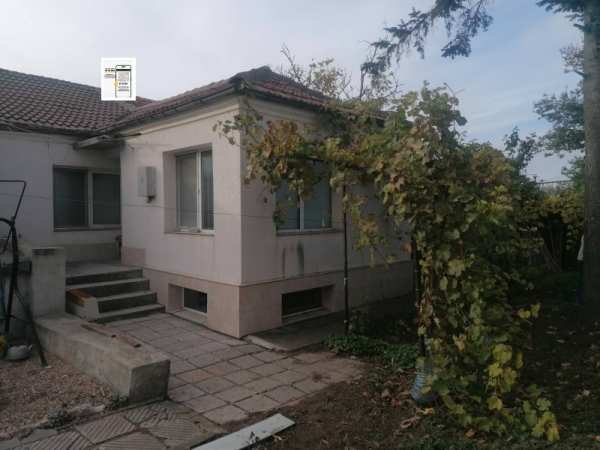 Продава  къща град Добрич, Пинета
      100 кв.м