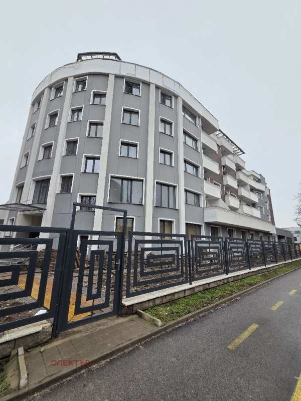 Продава 2-стаен, гр. перник, изток