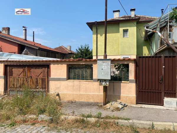 Продава етаж от къща, гр. перник, димова махала