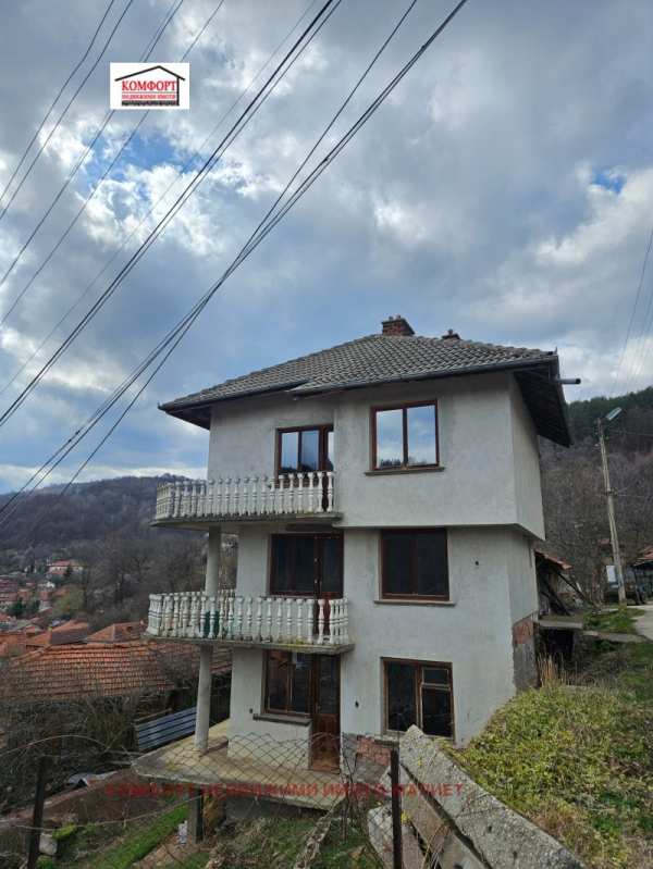 Продава  къща с. Шипково, област Ловеч
      210 кв.м