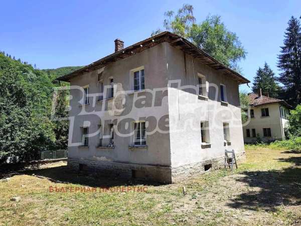 Продава хотел, с. рибарица, област ловеч