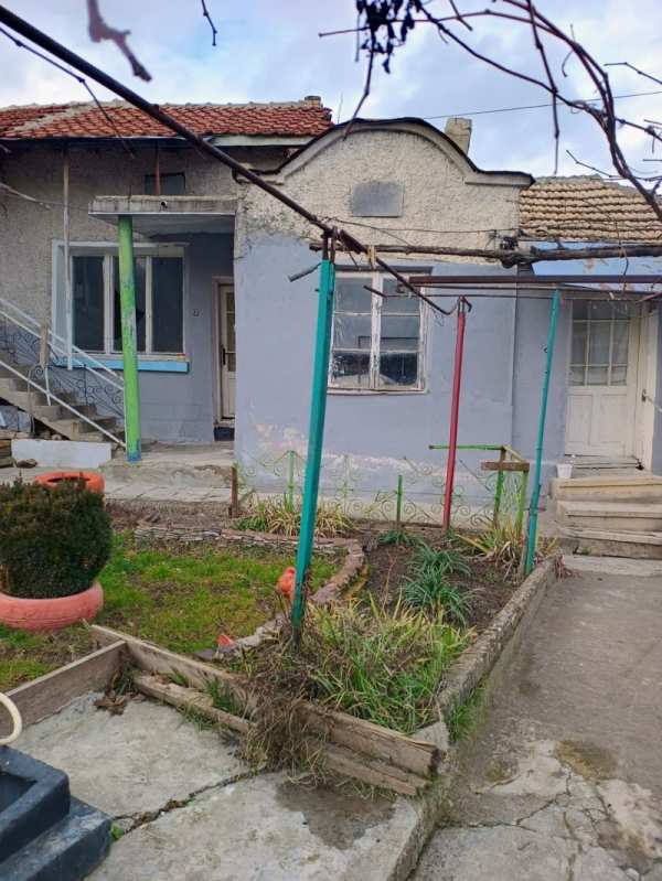 Продава къща, гр. нови пазар, област шумен
