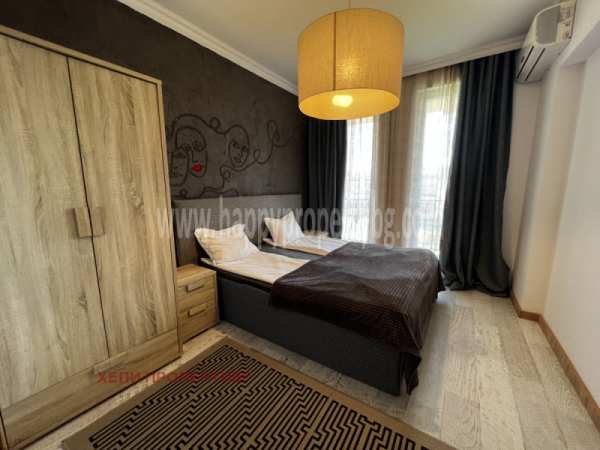 Продава  многостаен к.к. Слънчев бряг, област Бургас
      181 кв.м