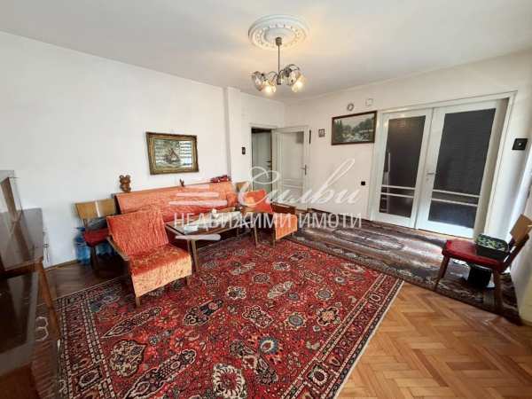 Продава 4-стаен, гр. шумен, център