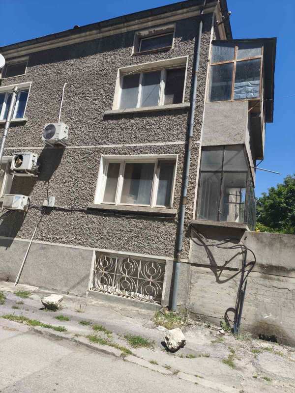 Продава етаж от къща, гр. варна, базар левски