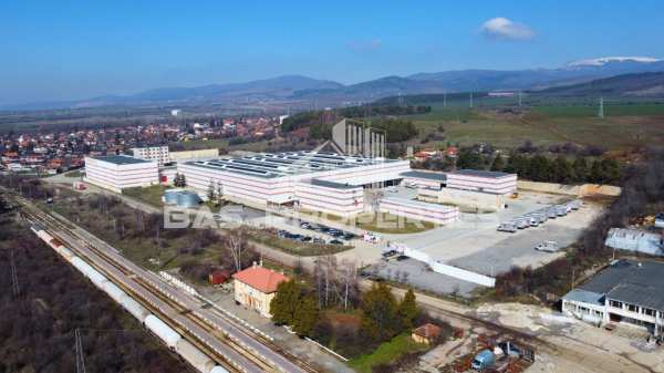 Продава склад, с. столник, област софия област