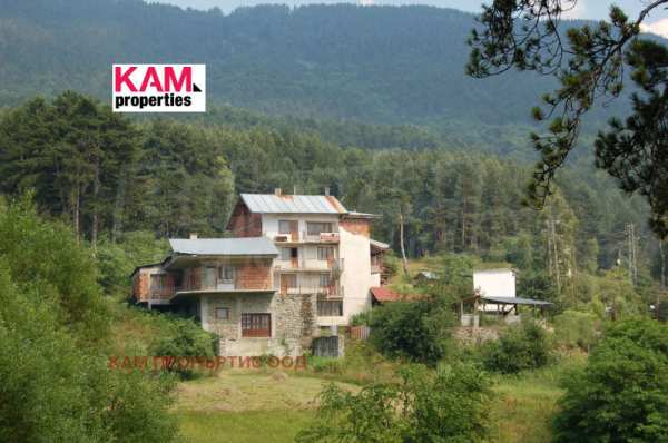 Продава  хотел с. Струмяни, област Благоевград
      600 кв.м