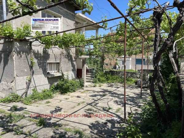Продава  къща с. Варвара, област Пазарджик
      68 кв.м