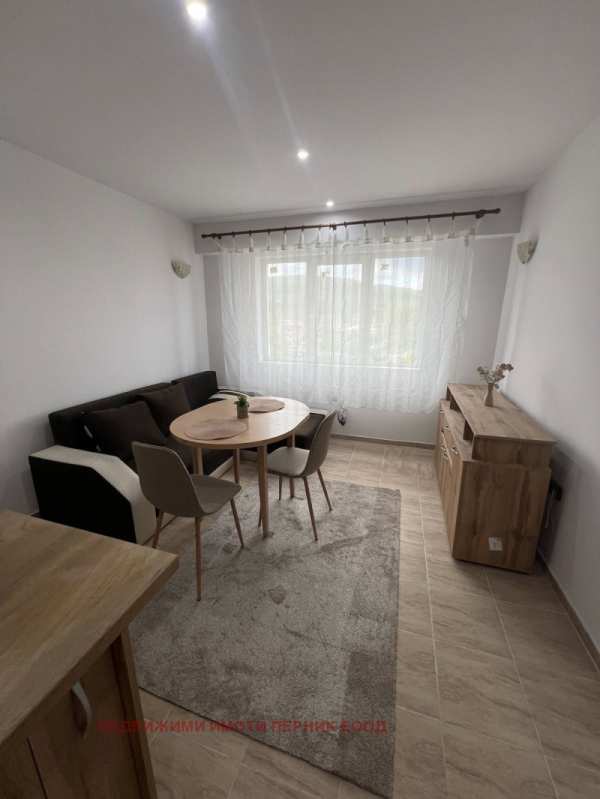 Продава  1-стаен град Перник, Мошино
      25 кв.м