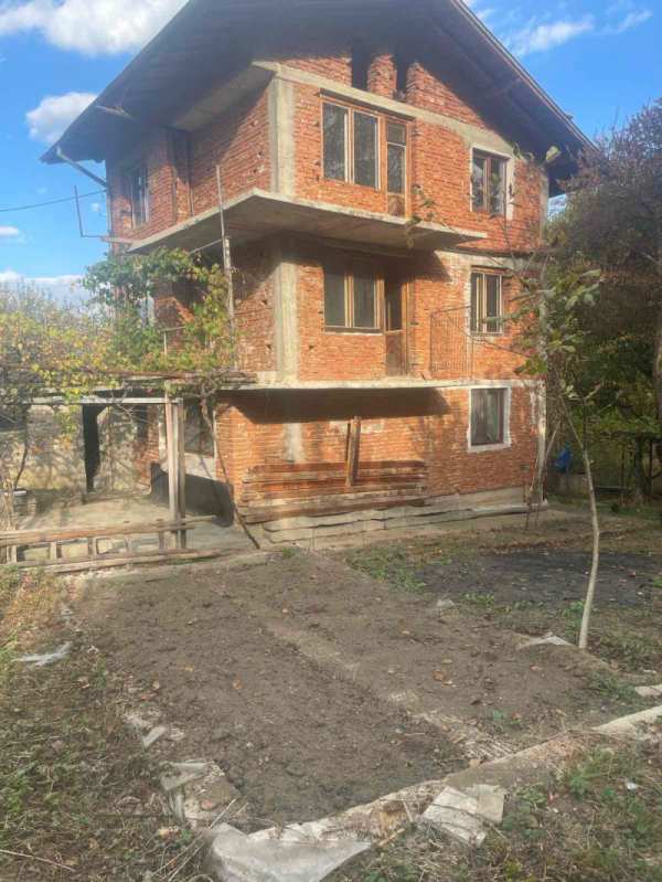 Продава  къща с. Кленовик, област Перник
      150 кв.м