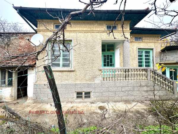 Продава  къща с. Хотница, област Велико Търново
      85 кв.м