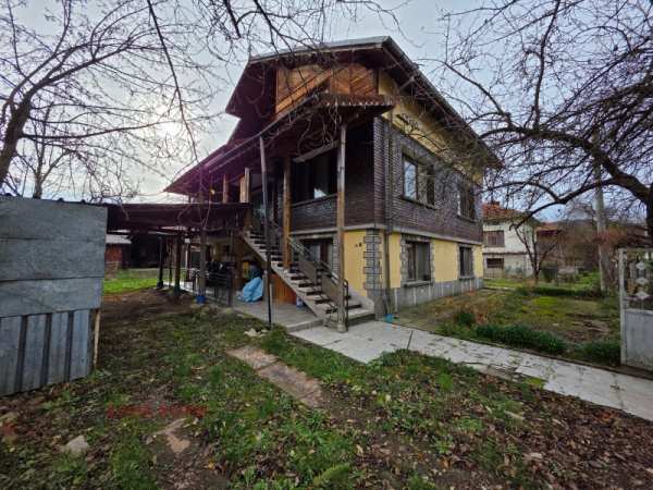Продава къща, гр. априлци, област ловеч