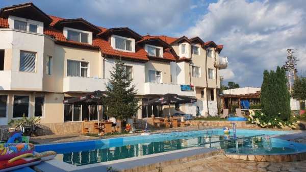 Продава хотел, с. сатовча, област благоевград