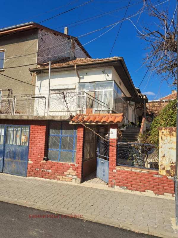 Продава къща, гр. мездра, област враца
