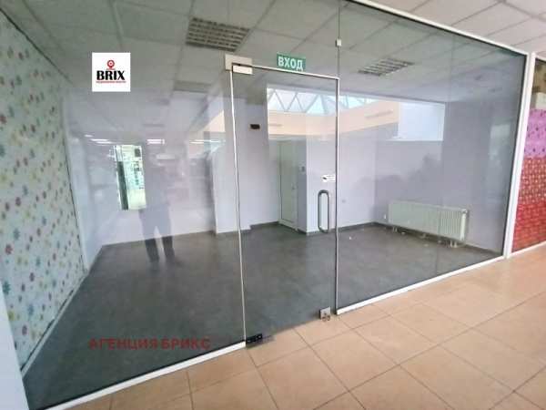 Продава  магазин град Русе, Възраждане
      12 кв.м