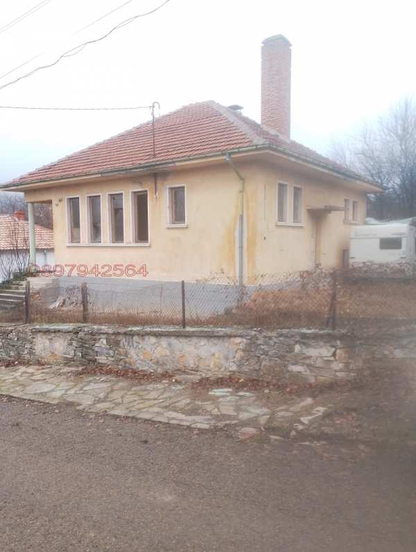 Продава къща, с. средно градище, област стара загора