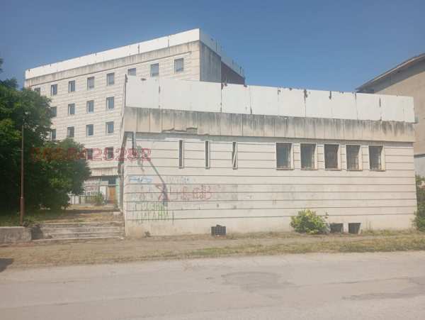 Продава  хотел гр. Левски, област Плевен
      2052 кв.м