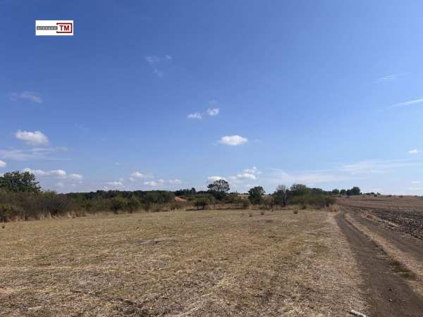 Продава парцел, с. тракия, област стара загора