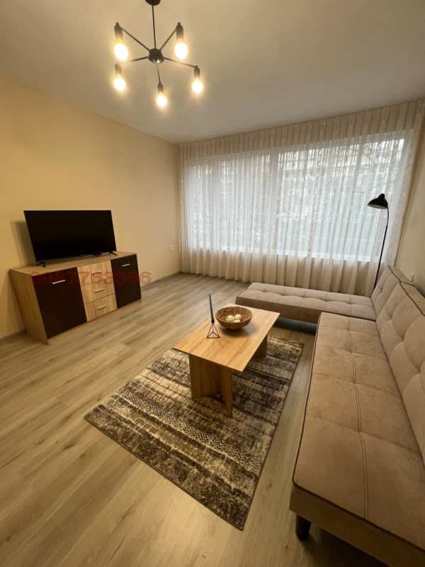 Продава 3-стаен, гр. пазарджик, идеален център