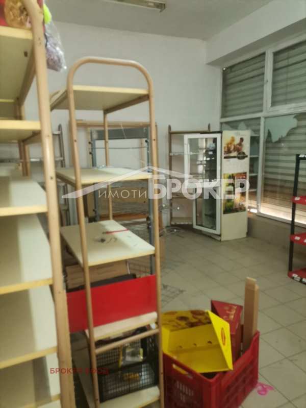 Продава  магазин град Сливен, Комлука
      90 кв.м