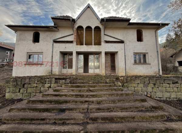 Продава  къща с. Луково, област София
      240 кв.м