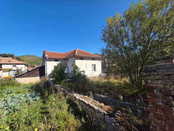 Продава  къща гр. Батак, област Пазарджик
      82 кв.м