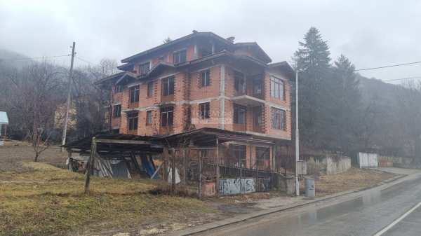 Продава хотел, с. рибарица, област ловеч