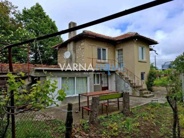Продава къща, с. орешак, област варна