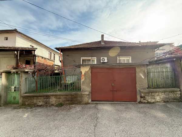Продава къща, гр. ловеч, дикисана