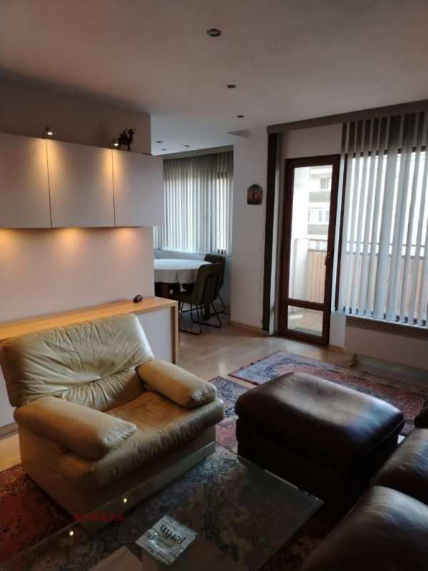 Продава 3-стаен, гр. пазарджик, идеален център