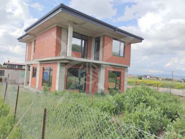 Продава  къща с. Гурмазово, област София
      100 кв.м