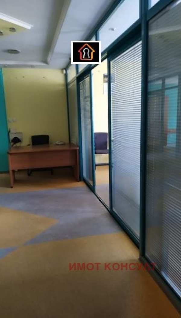Продава  офис град Враца, Център
      200 кв.м