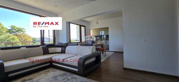 Продава  многостаен град Варна, Център
      155 кв.м