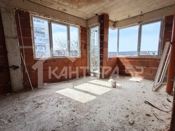 Продава 4-стаен, гр. варна, център