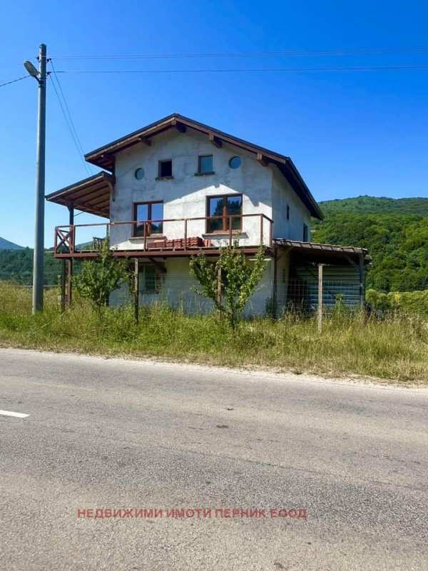 Продава къща, гр. трън, област перник