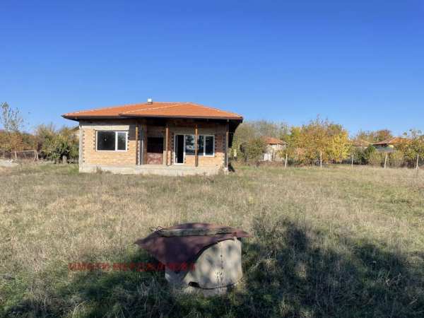 Продава  къща с. Знаменосец, област Стара Загора
      130 кв.м