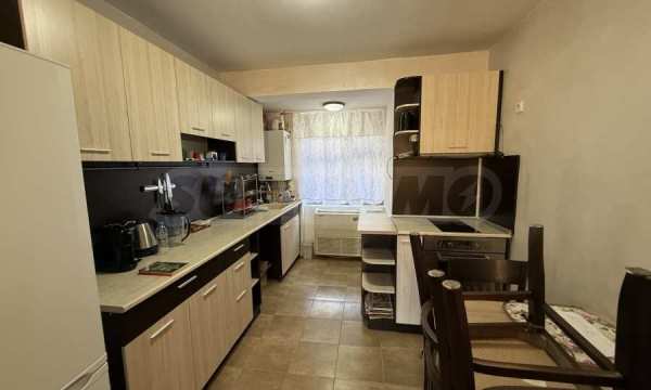 Продава етаж от къща, гр. велико търново, център
