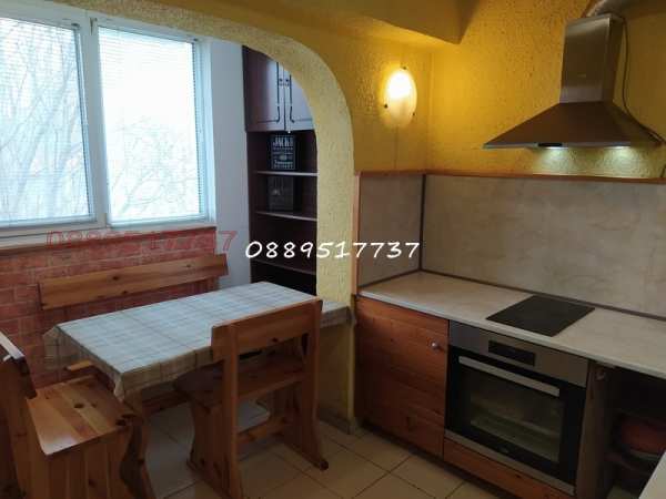 Продава  4-стаен град Русе, Централен южен район
      99 кв.м