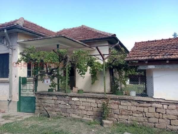 Продава къща, гр. луковит, област ловеч