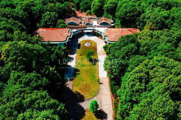 Продава  хотел град Русе, Център
      2500 кв.м