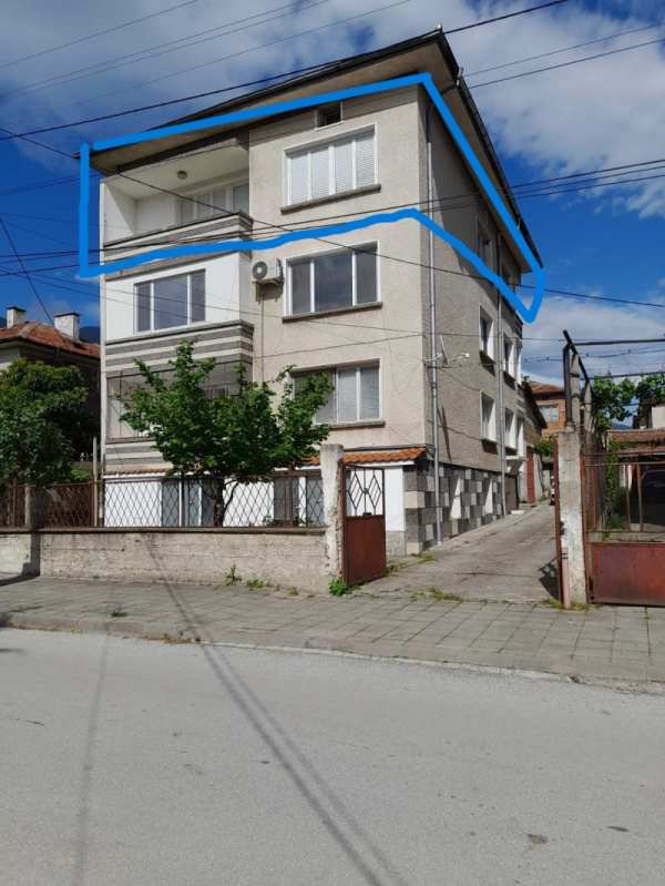 Продава етаж от къща, гр. карлово, област пловдив