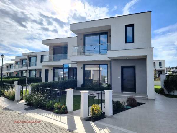 Продава къща, гр. бургас, сарафово