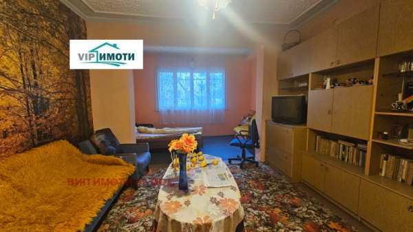 Продава етаж от къща, гр. ловеч, център