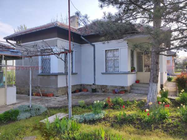 Продава къща, гр. лом, област монтана