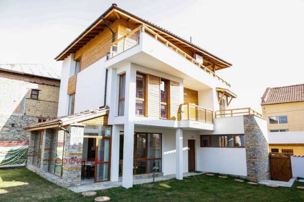 Продава  хотел с. Огняново, област Благоевград
      725 кв.м