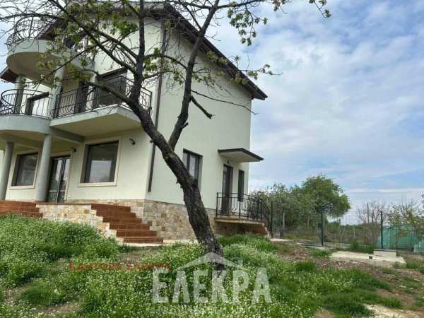 Продава къща, с. равна гора, област варна