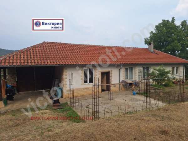 Продава  къща с. Пчелище, област Велико Търново
      140 кв.м
